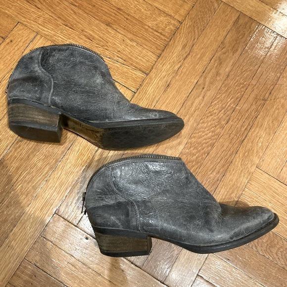 Very Volatile Distressed Western Bootie with Zipper Ankle - Picture 4 of 11
